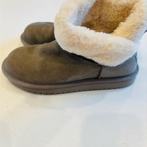 Koolaburra by UGGs Gray-Tan Fur-Lined Boots size 8